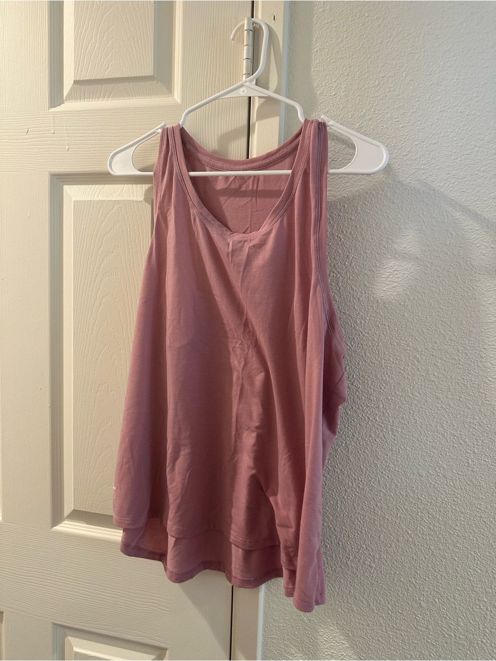 Women’s Sleeveless Scoop Neck Tank Top - Dusty Rose